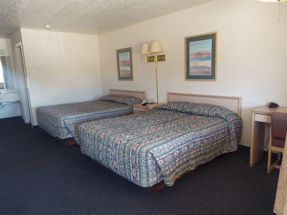 Motel Four Corners